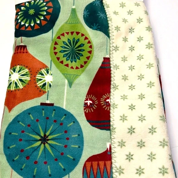 LAURA ASHLEY Oversized Reversible Holiday Festivities Zoe Coco Throw - Green